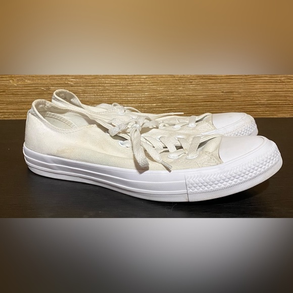 Converse Other - Converse Men’s size 7.5, Women’s 9.5 light wear